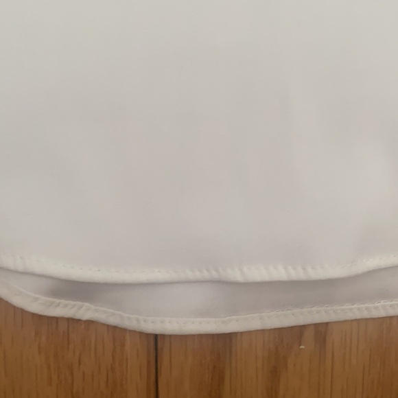 Express V-neck Tee - Picture 4 of 5